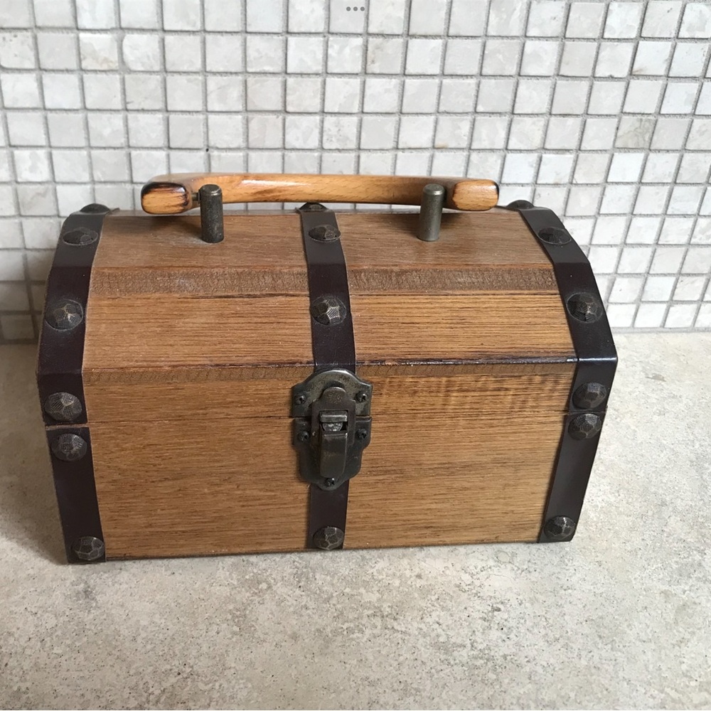1960’s ORIGINAL WOOD STUDDED PURSE 4 1/2” x 7 1/2” RARE TREASURE CHEST